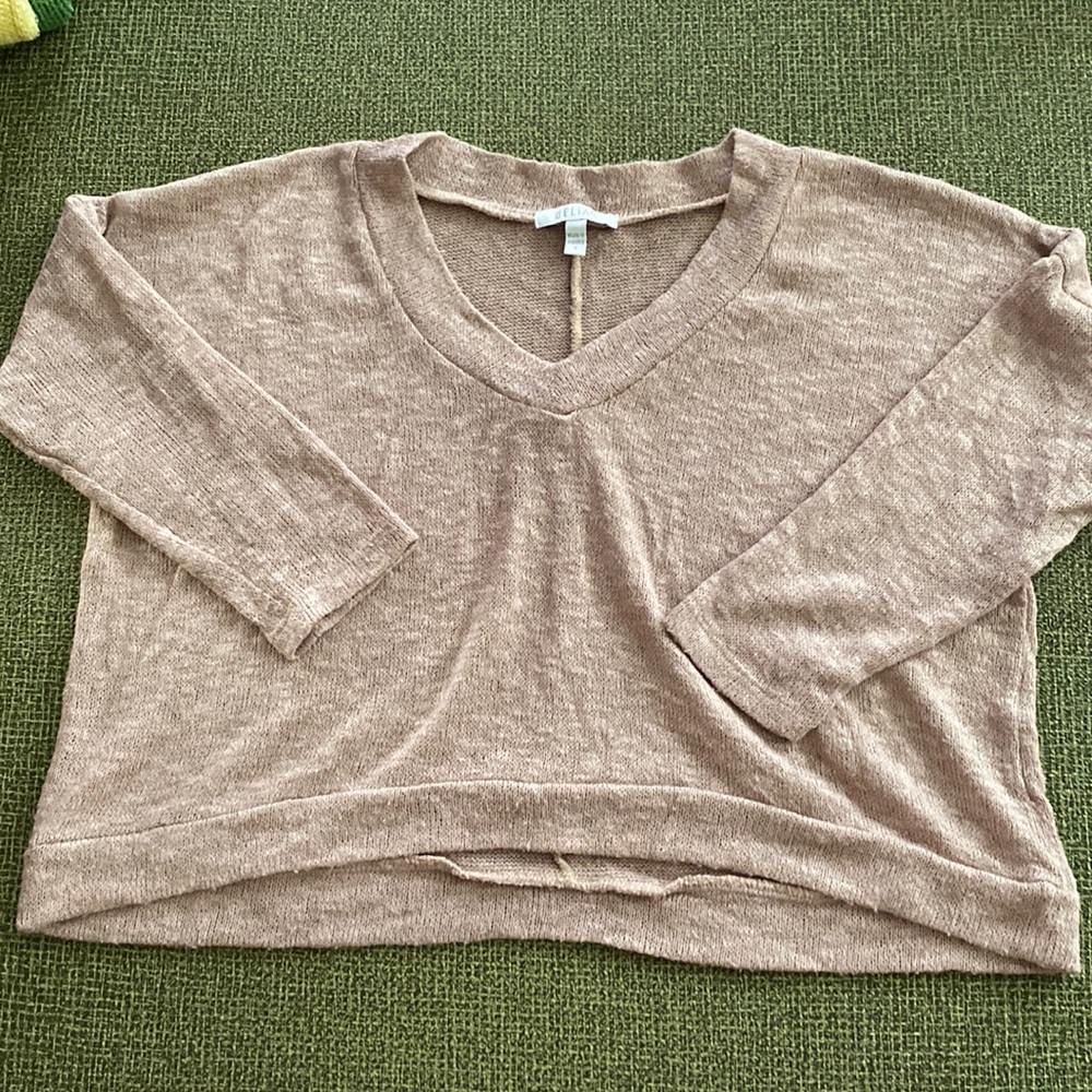 Small loose fit cropped pink V neck long sleeved sweater